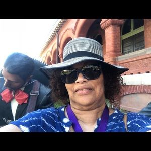 Meet your Posher, Carolyn